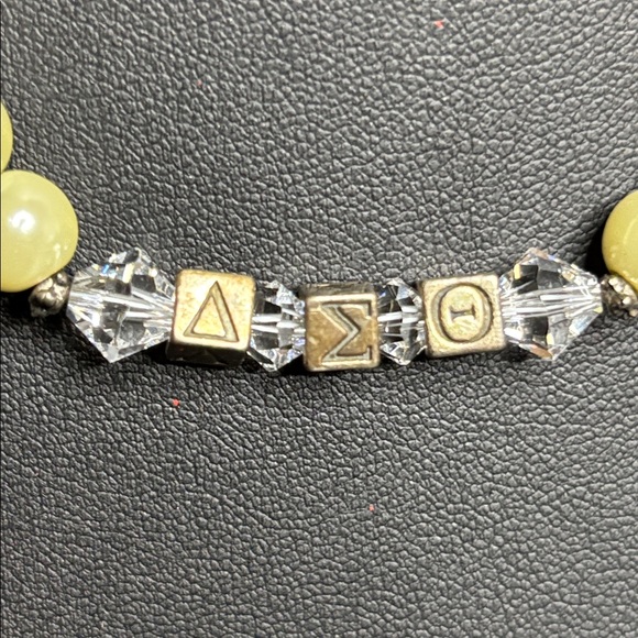 Sorority Glass Pearl Silver Tone Beaded Necklace - Picture 2 of 7